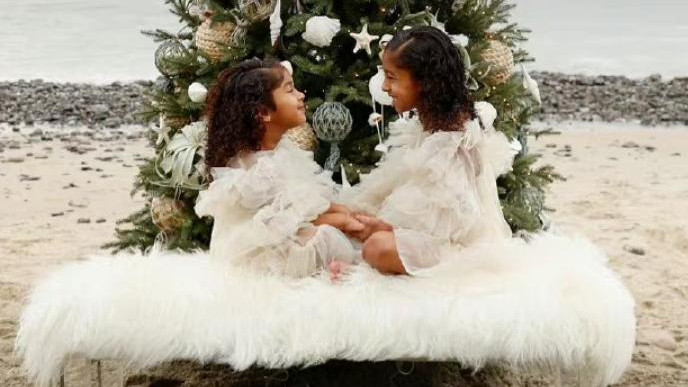 瓦妮莎|瓦妮莎晒圣诞合影！一身白衣拍全家福，海边团聚，科比看到了吗