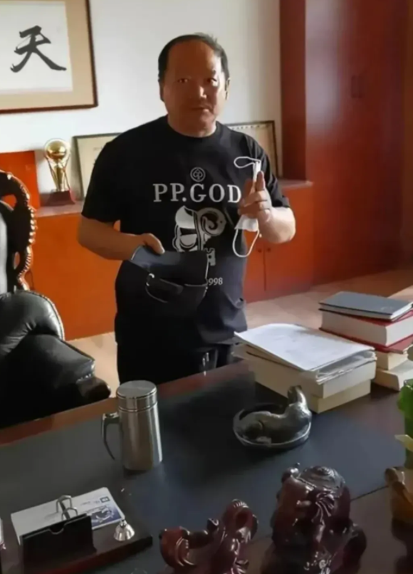 唐鉴军|这叫没钱?唐鉴军晒老家豪宅,6000万家具,百万名画,花费过亿