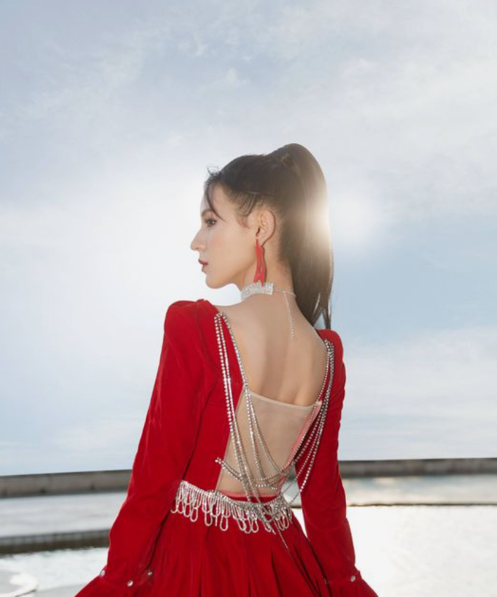 张予曦|张予曦：曾经的网红， 现在的明星， 很励志的女孩