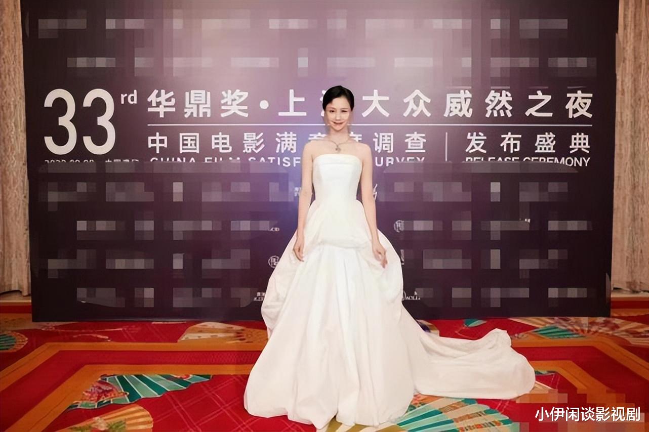 邓家佳|华鼎奖红毯清新脱俗,赏心悦目!影后邓家佳,影帝成泰燊实至名归