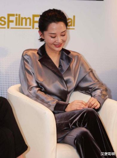 王鸥|至今单身的8位大龄女星，最大57岁最小38岁，个个潇洒又快乐