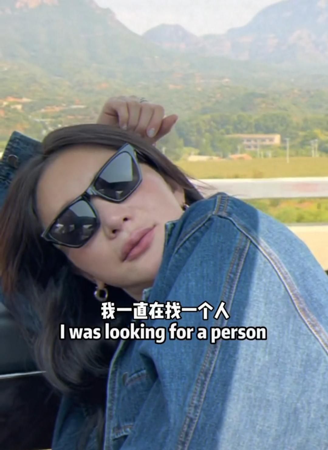 |熊乃瑾晒近照被说奇怪，发文渴望爱情，提到王宝强以愤怒表情回应