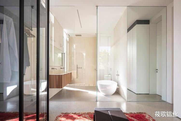 探索现代住宅的卫生设施：12 款不同浴室的类型和布局