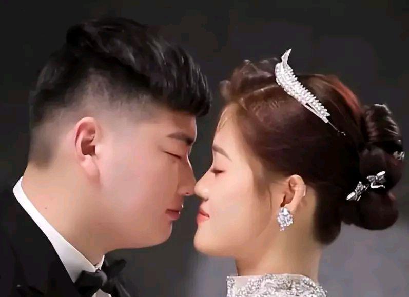 退婚|朱之文儿媳怀孕近照脸部发福,未与小伟退婚,因口罩原因推迟婚礼