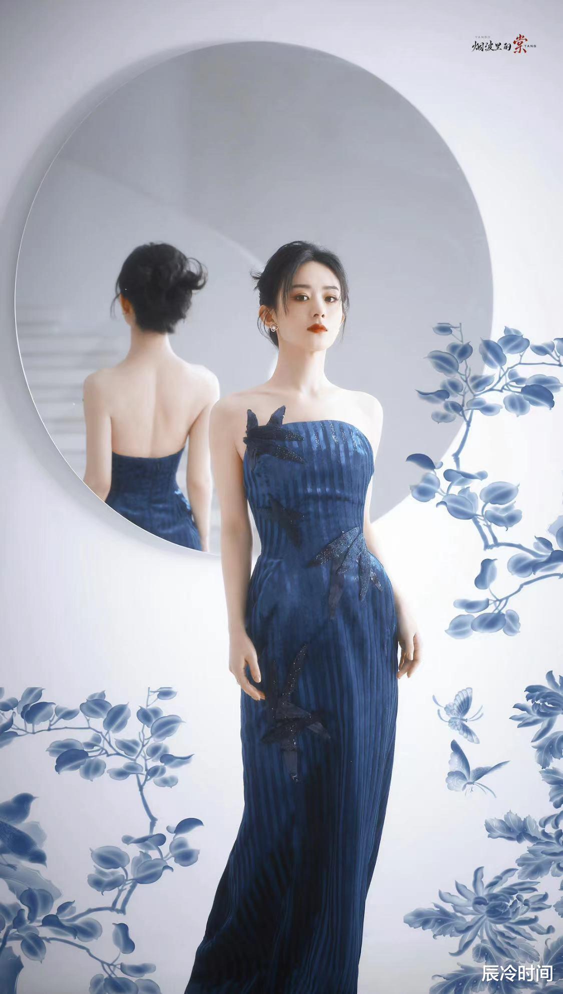 赵丽颖|赵丽颖又美又飒,不仅代言北京台春晚,直播活动抹胸长裙淡雅卓然