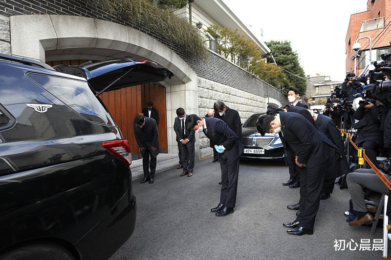 女友身体不好被父母嫌弃,男子生气带女友私奔十几年不回家,父母去世被姐夫暴打!