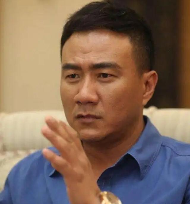 胡军|又一款理财软件暴雷，涉及390亿，胡军被举报，王一博受牵连