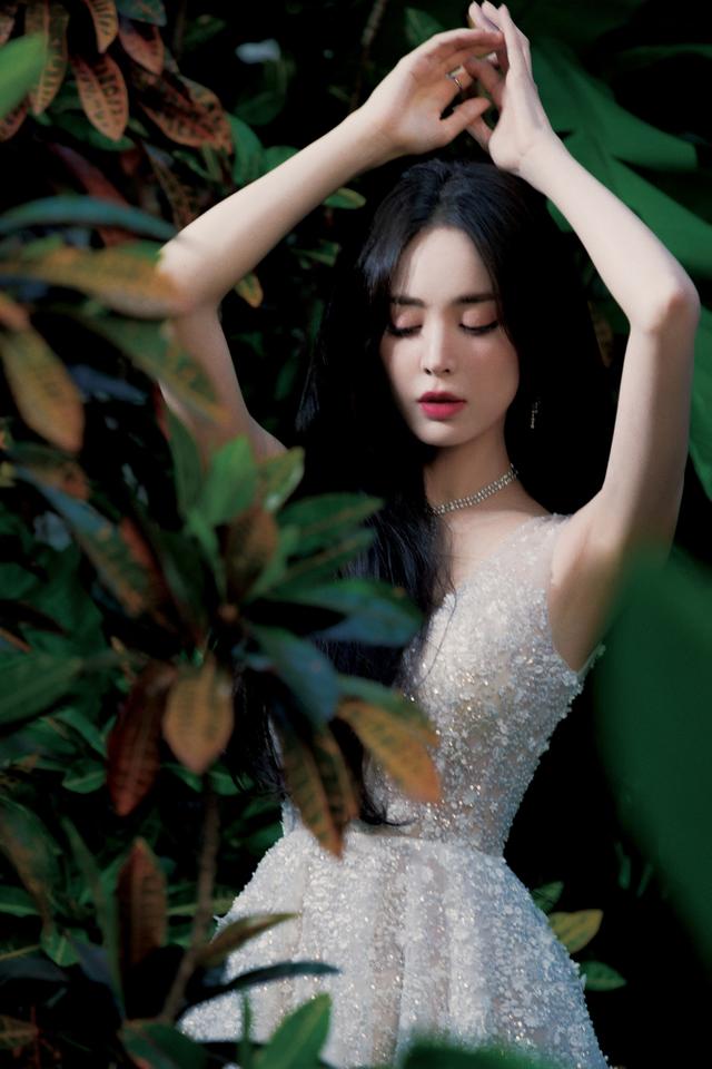 古力娜扎|美女来啦！娜扎晶钻长裙造型惊艳亮相！