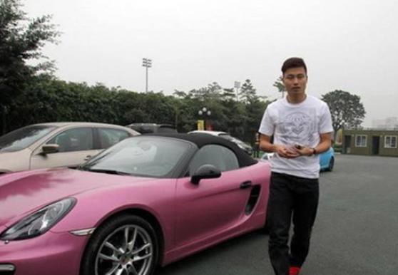 男足|女足夺冠，男足为何不发声祝贺？看男足的豪车、女足的手机就懂了