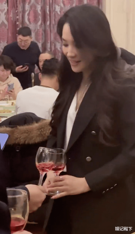 俞飞鸿|高配版俞飞鸿现身活动，气质堪比贵族千金，身份神秘却搜不到蛛丝马迹