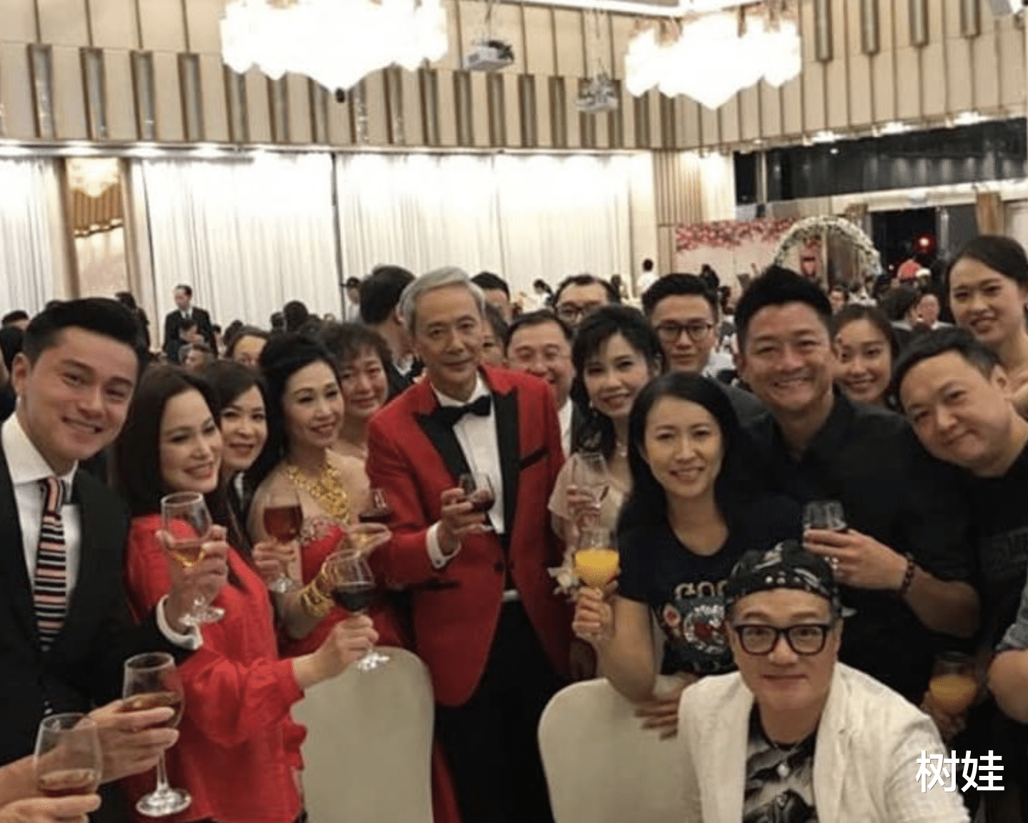 鲁振顺|TVB绿叶鲁振顺公开婚讯，62岁谱写黄昏恋，交往仅一年已认定对方