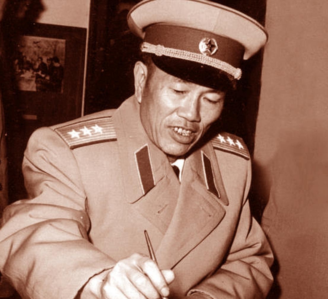 面对志愿军最危险敌人李奇微的“磁性战术”，邓华提出颠覆性战略