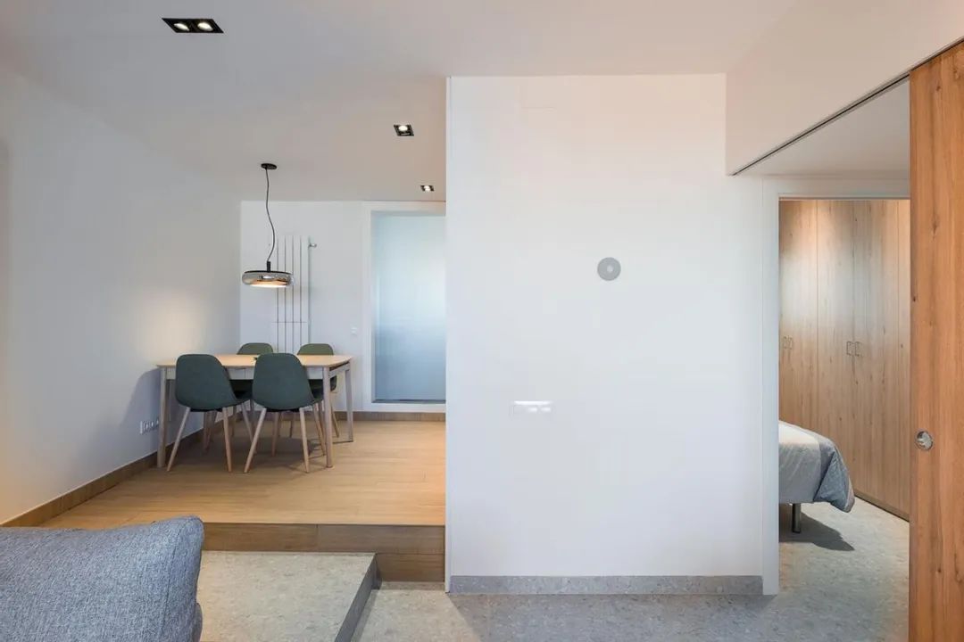 123㎡阁楼设计,空间明亮通透,露台还能欣赏美景,简直不要太舒适