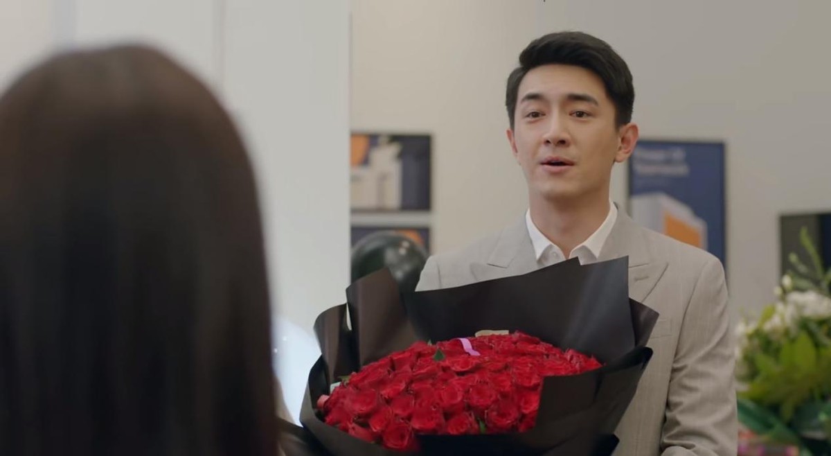 谭松韵|《总监》主演发文告别，谭松韵评论区哭倒一片，林更新让我笑出声