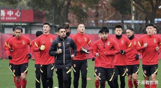 上港|上港深夜做出决定！中国足球收好消息，李霄鹏这回可以安心了