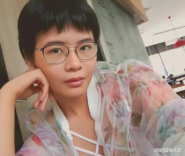 两年过去了，还有人记得“恨国女”许可馨吗，她早就偷偷改名了
