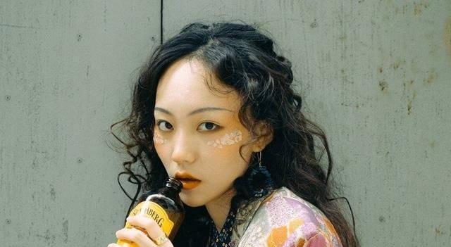 邵雨轩|疯产姐妹复合有望？张小花现身邵雨轩视频引热议，一细节曝光真相