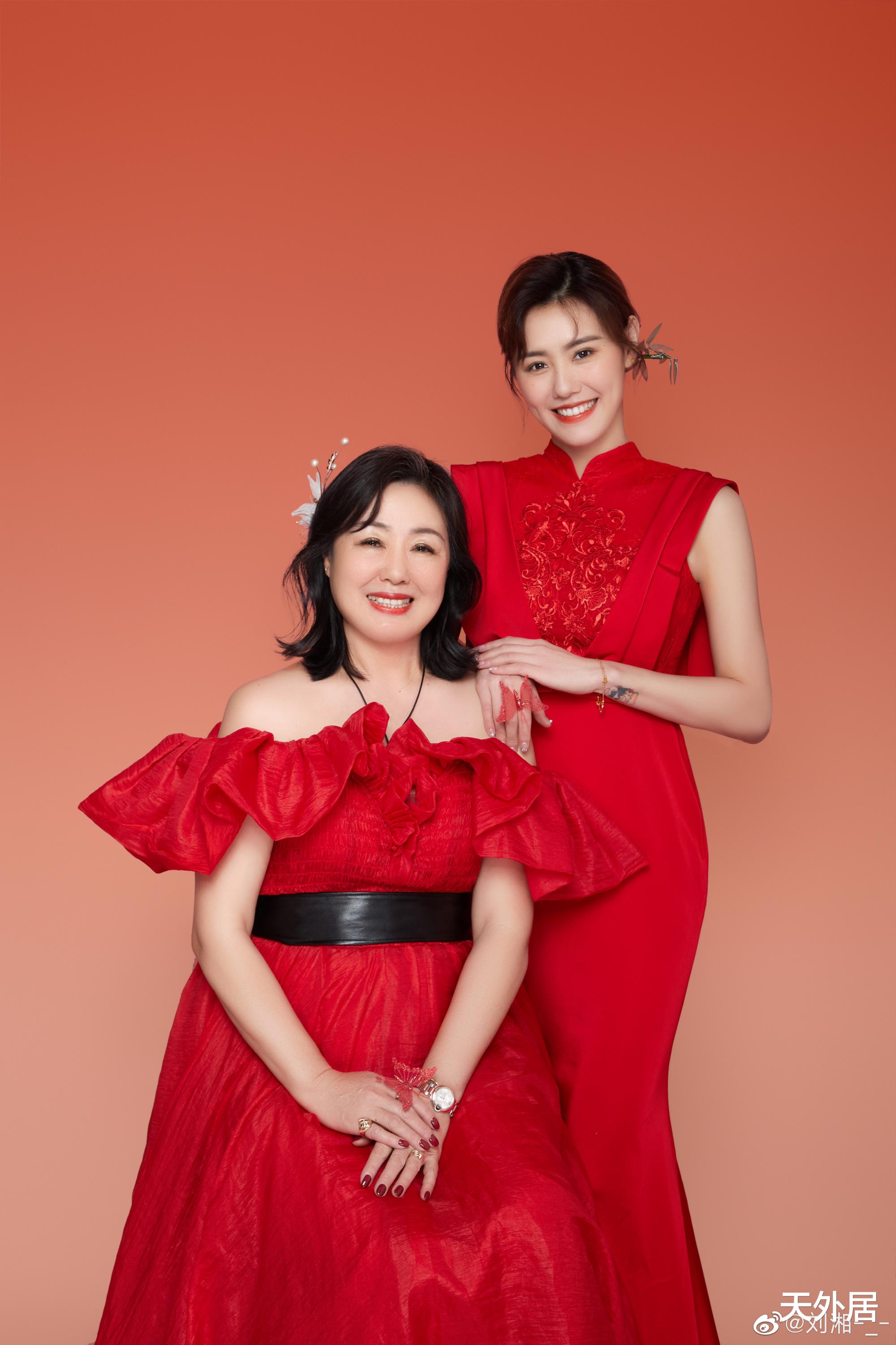 男足|大年初一！朱婷现身，多位体坛女神晒一家三口照，刘湘母女送祝福
