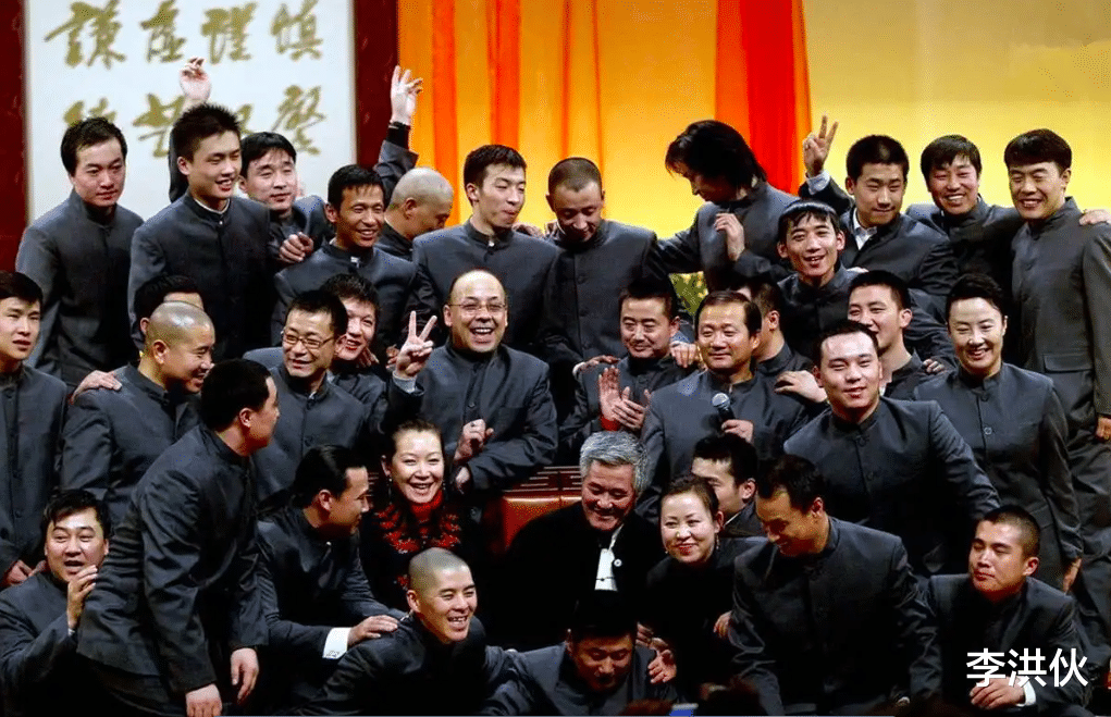 赵本山|王小宝直播大吐酸水,话里话外埋怨师父赵本山,旷工一天被罚10万