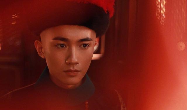 于正|欢娱影视签约新人，于正直言照片选得太丑，像陈晓又像朱一龙