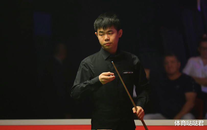 世锦赛|6-3！中国斯诺克00后小将晋级，世锦赛两次破百，一人领先被叫停