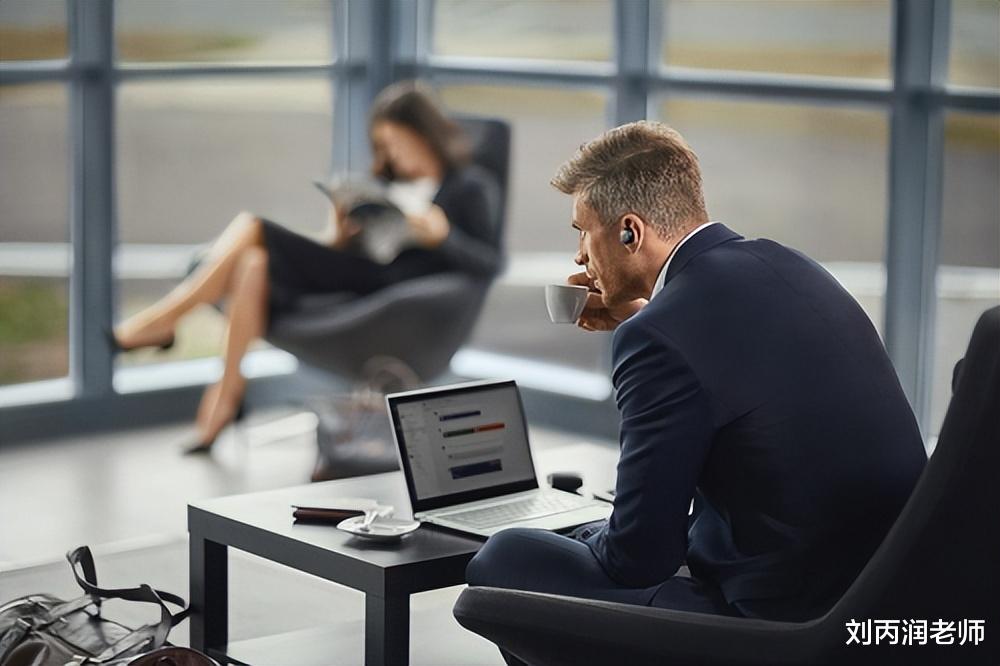 |我儿子结婚,老板很唐突的随礼一万元,他孩子结婚我该随多少?