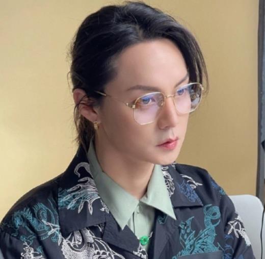 尹正 尹正被嘲长得丑，发长文“求放过”，网友：男孩子不能太油腻