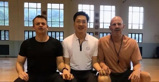 上海男篮|赵睿让出顶薪，首钢接触王晗，周琦越描越黑，上海火速补强