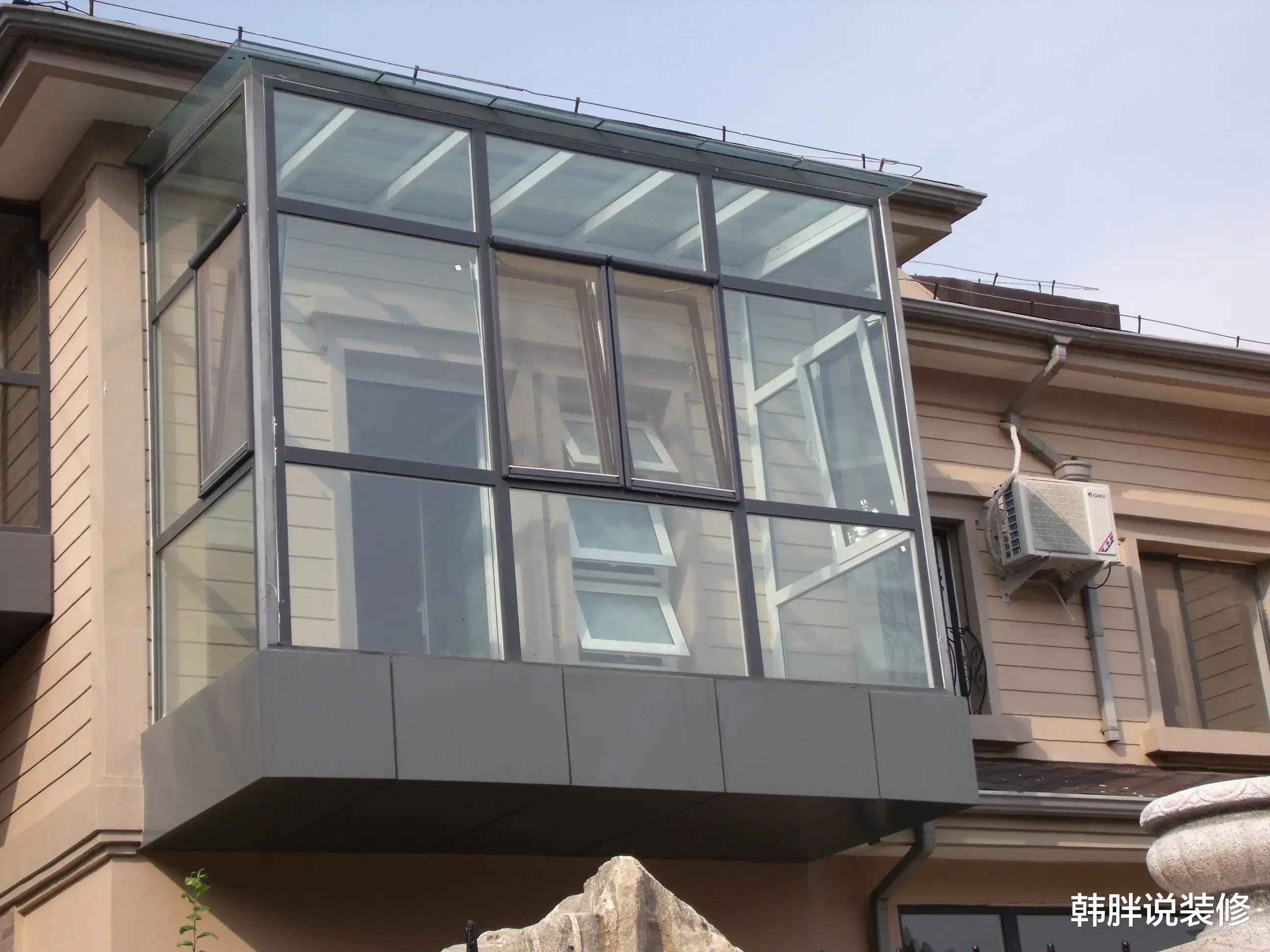 封阳台,铝合金和断桥铝哪种比较好?老师傅给出答案,别再选错了