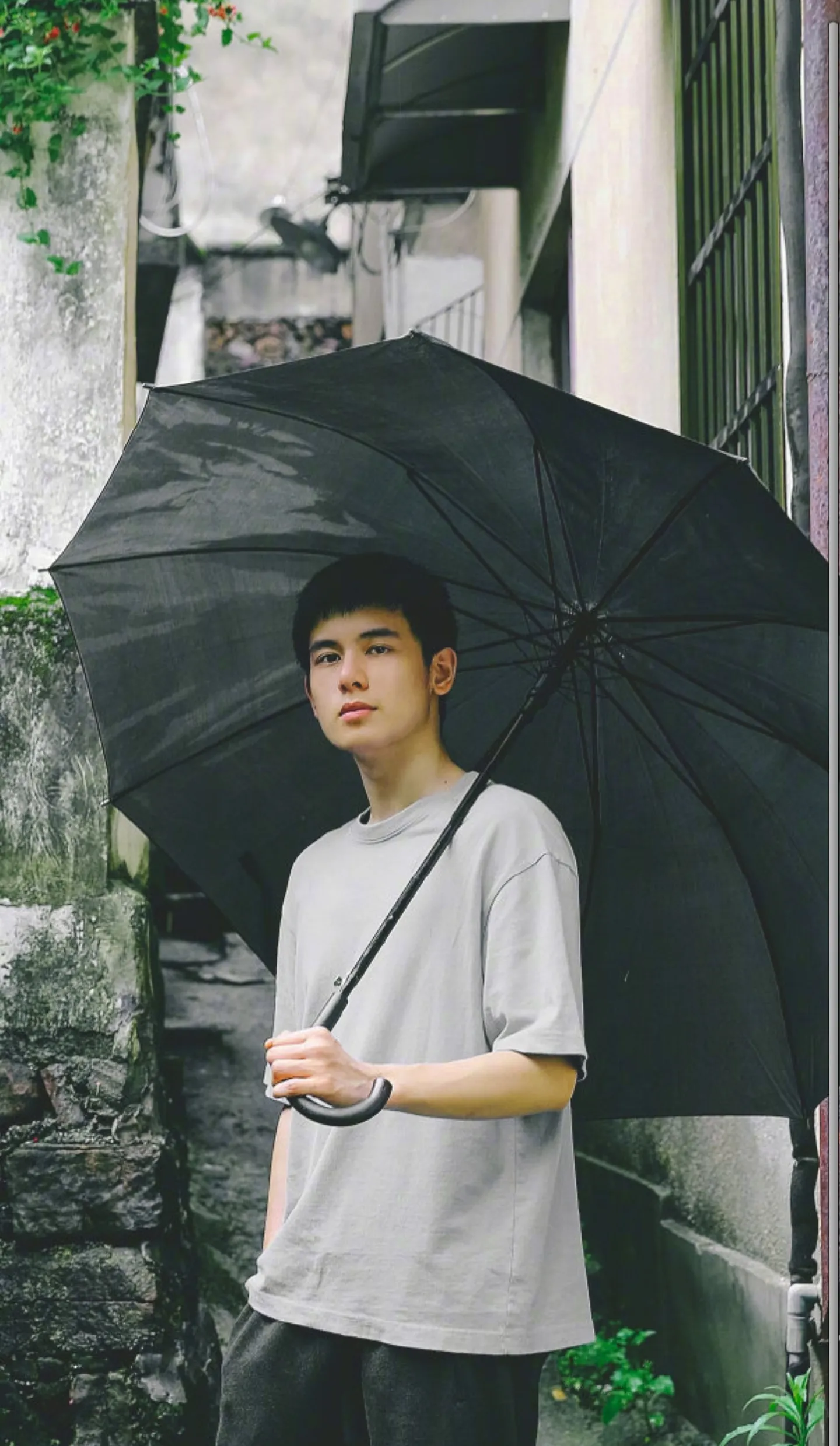 易烊千玺|明星考编风波持续发酵,特权问题惹争议:明星是否被捧得太高了?