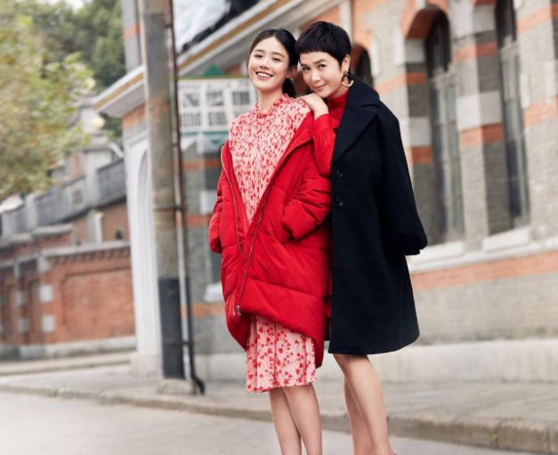 马思纯|马思纯张哲轩回国后被拍，穿透视装与好友聚会，身材比男友还壮