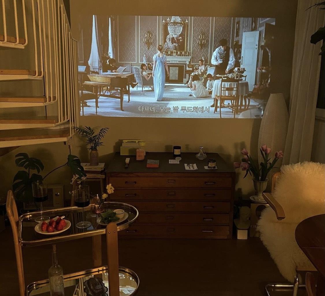 韩国精致小二层，芝麻大空间布置得温暖治愈，一个人依旧不愿将就