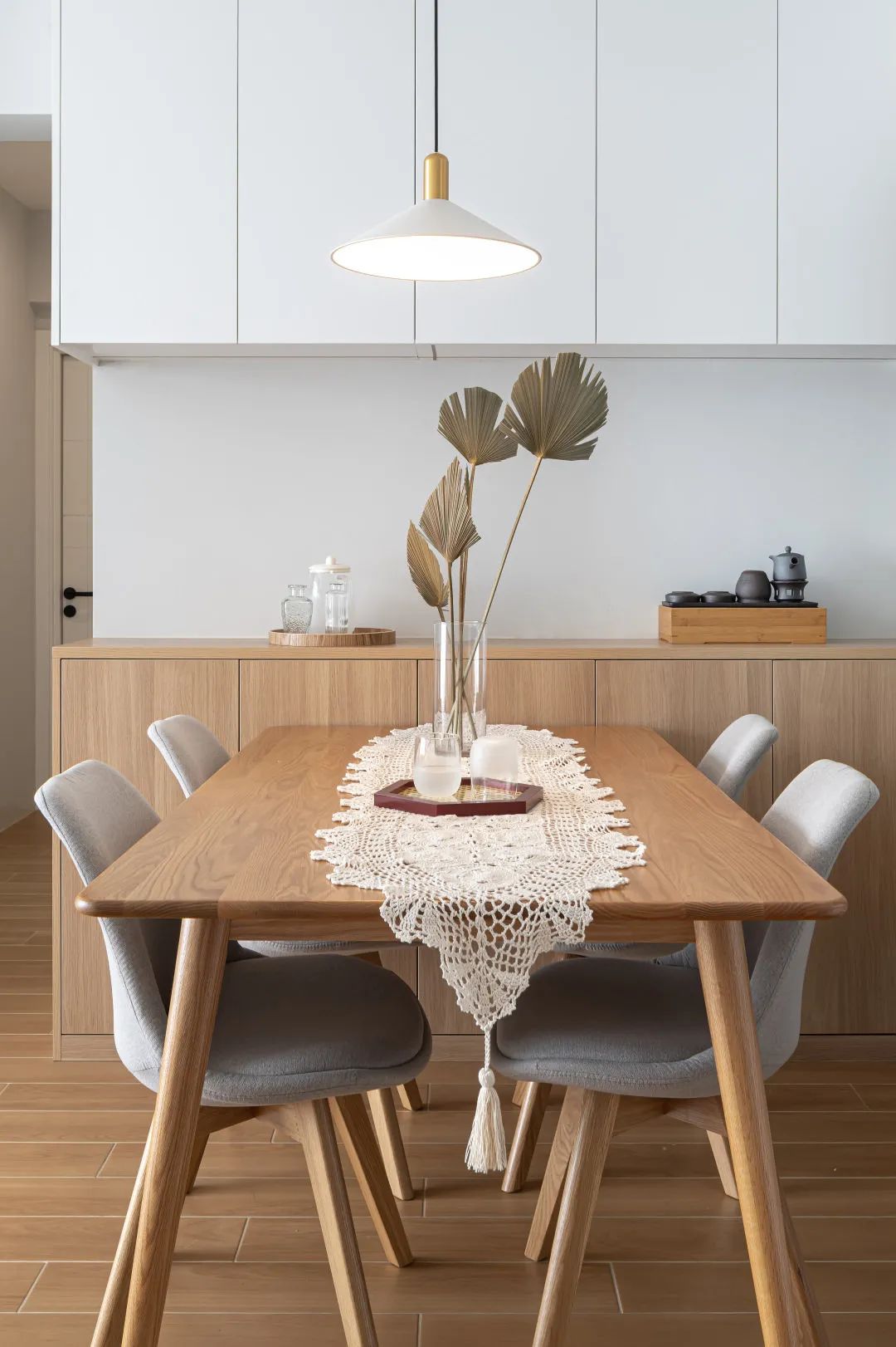 120m2温馨奶油风,半开放式+多功能的小三居,营造治愈系高颜值空间