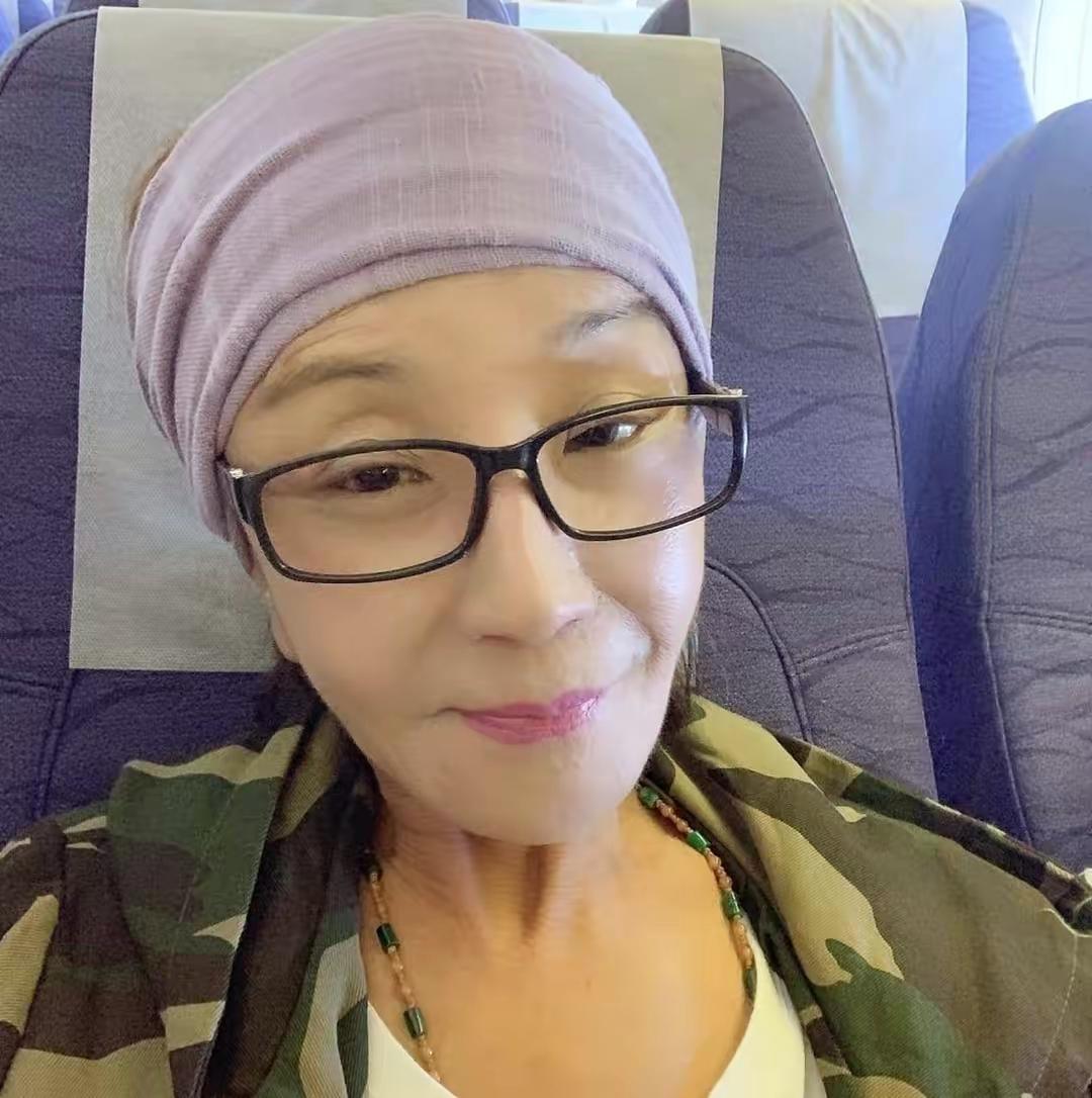 |知名女星肝硬化陷危机！身形消瘦功能退化严重，70岁未婚带娃租房