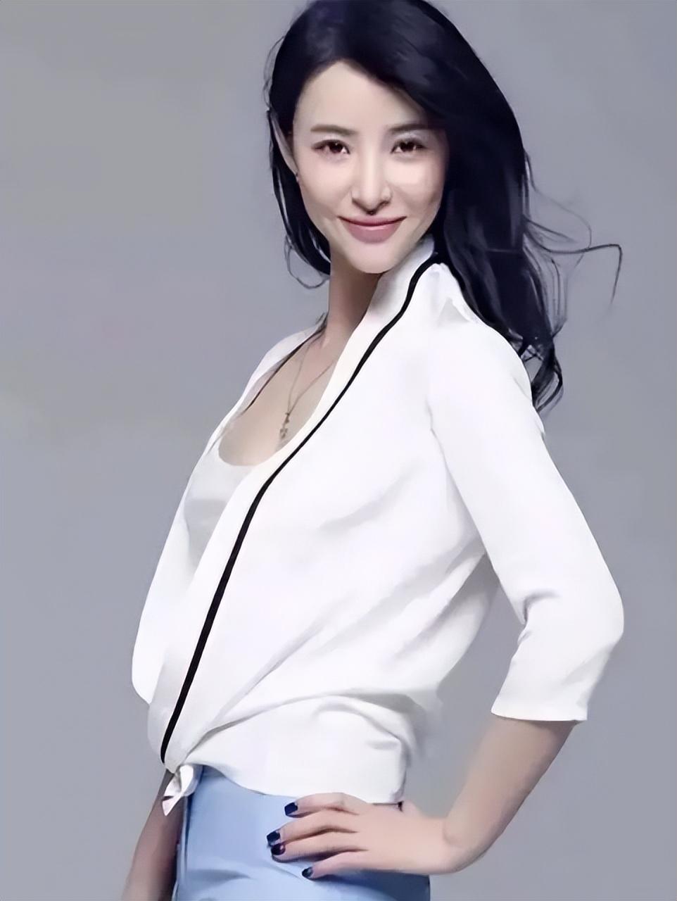 汪峰|马中赤兔，人中汪峰，51岁“被逼带货”14小时，家里的女人太费钱