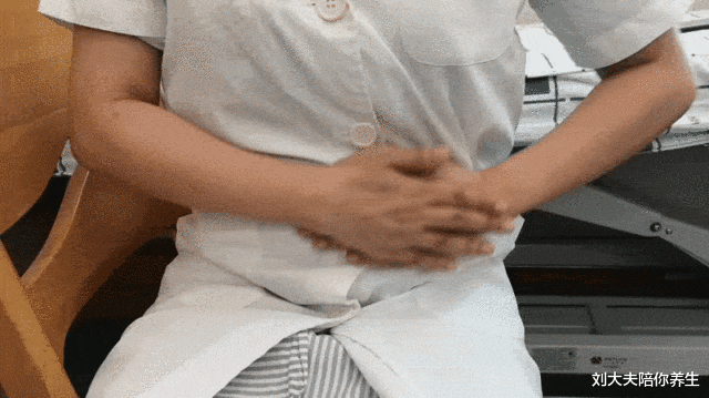 穴位|头上总爱出汗?多半是脾胃湿热,坚持2个动作,助你清热祛湿