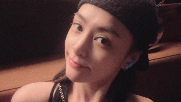 主持人 阿娇分享怼脸自拍美照，说轻轻掉了2斤，网友求减肥秘籍