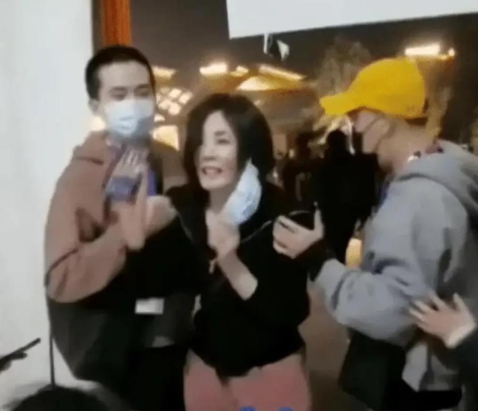 王菲|曝王菲谢霆锋分手,不再隐瞒,女方有新欢,网友喊话锋芝复婚