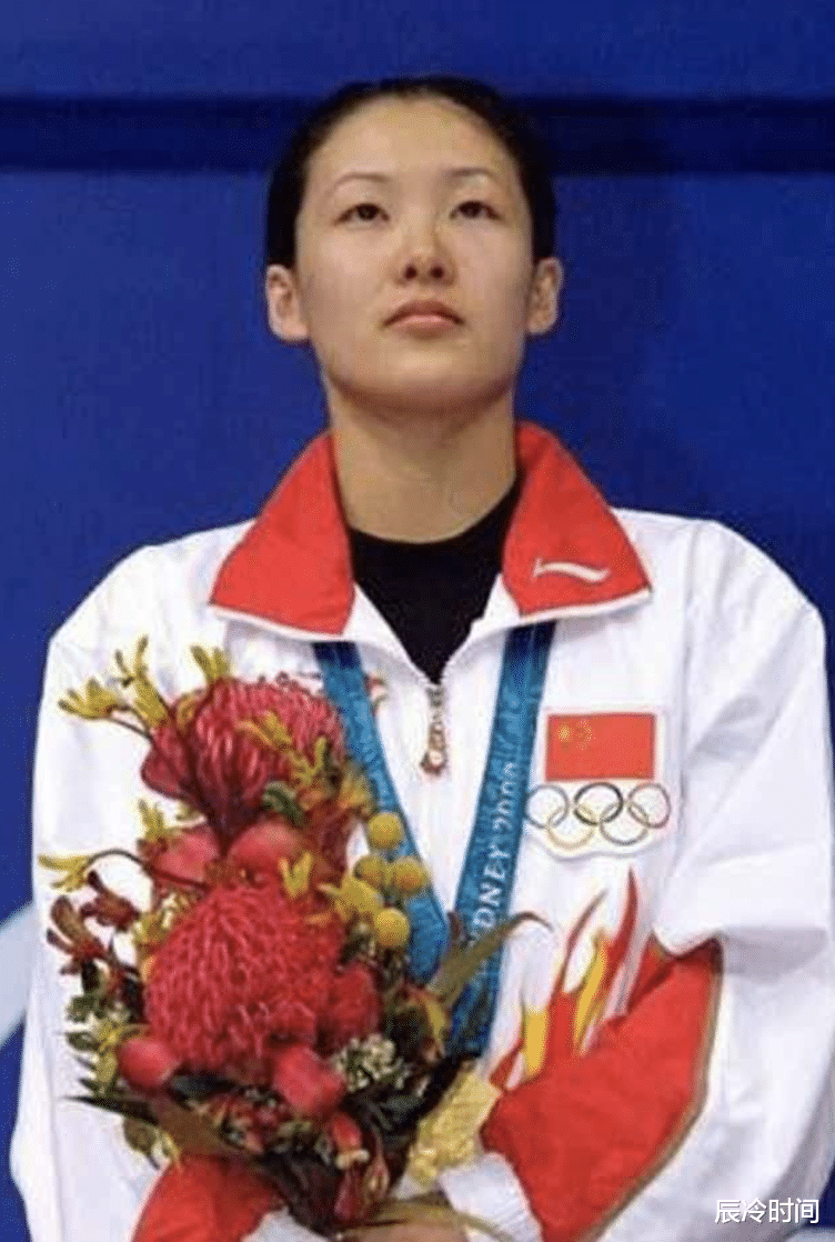 伏明霞|伏明霞：退役后嫁大26歲老公，結婚5年生3娃，70歲丈夫想生第四胎