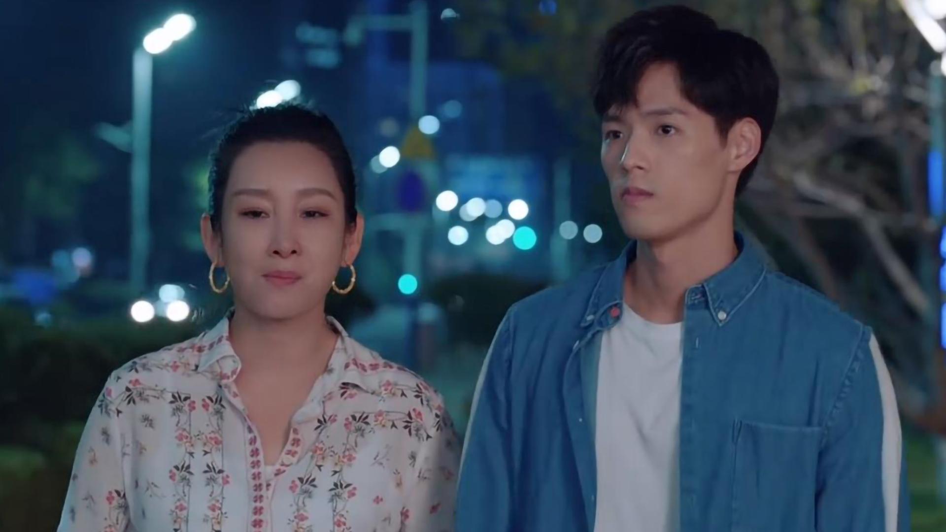 井柏然|《她们的名字》秦海璐董又霖谈姐弟恋，太尴尬，剧方不懂观众需求