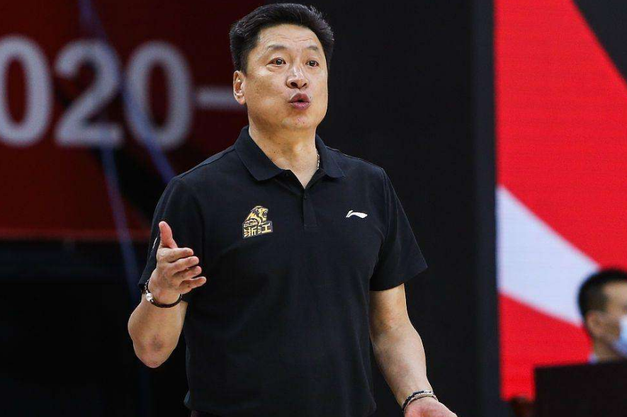 |上海男篮教练组重建！69岁名帅再次上位，李春江老友亲自助阵