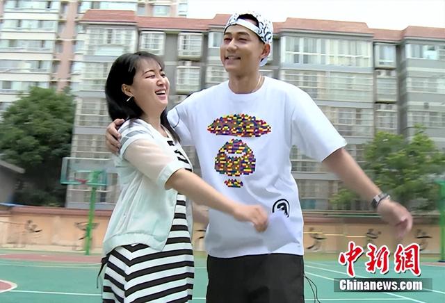 苏醒|暴打“托奶李天王”的耿直歌手，为何能凭借一档综艺再度走红？