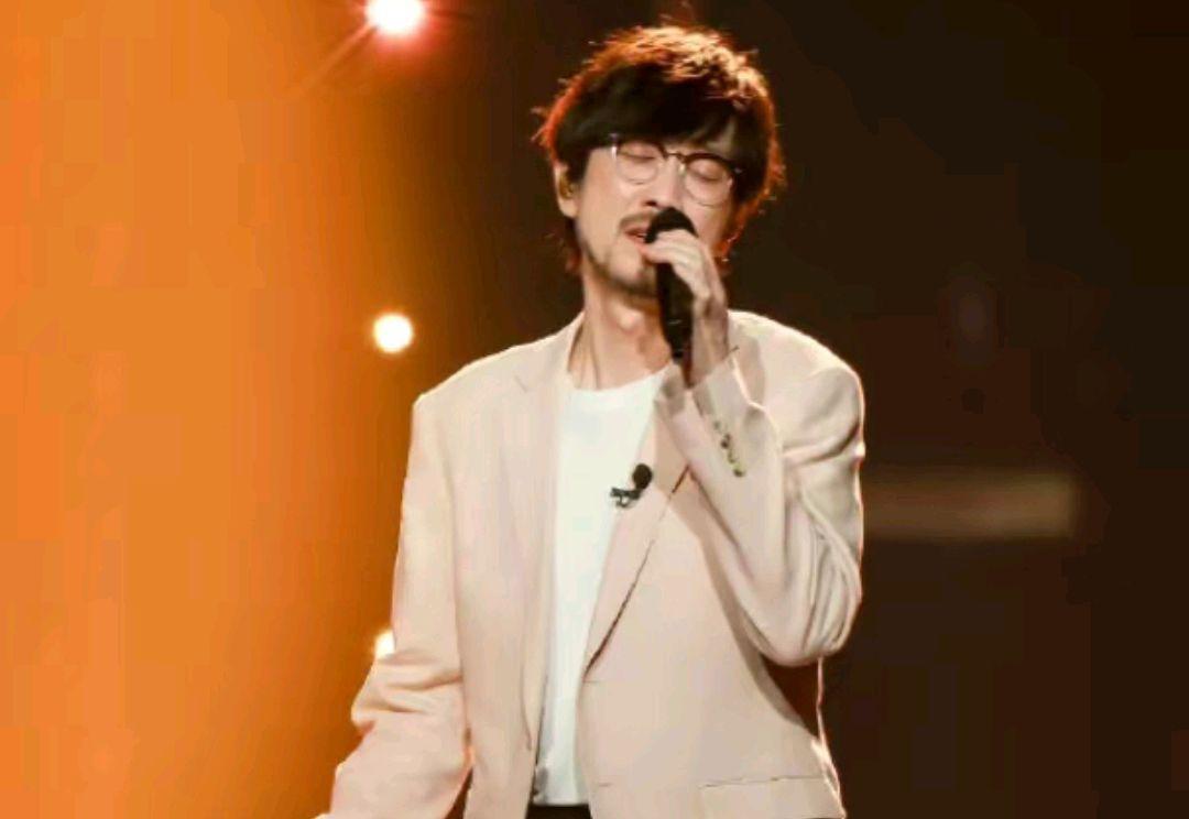 杨坤|《我们的歌》开播,周传雄称杨坤为老师,一点架子都没有