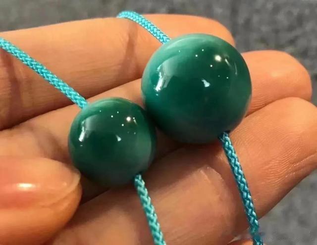 绿松石|绿松石盘玩儿过程中出现的白斑、白点怎么挽救?