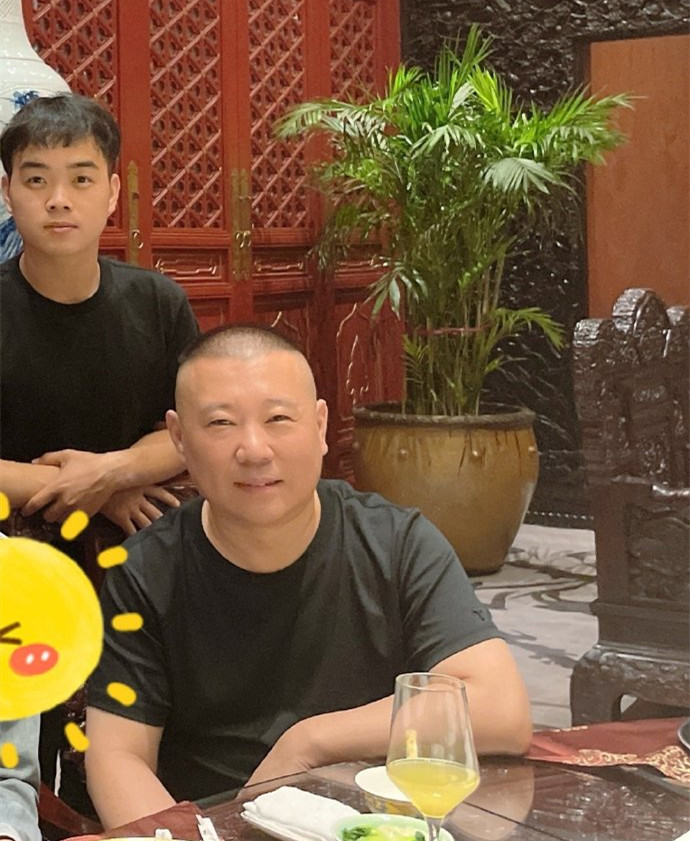 郭德纲|郭德纲迎49岁生日,徒弟花式送祝福,师徒亲疏远近一目了然