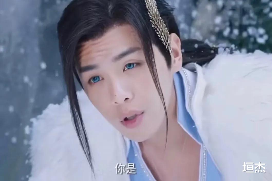 何润东|明明不好看,编剧却还在硬夸,这些被配角抢光风头的男主,太尴尬