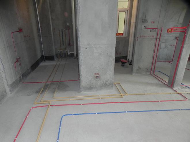 水电改造该走顶还是走地?老电工说出真相,恍然大悟!