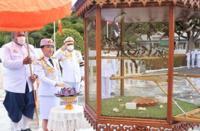 苏提达|43岁帕公主母女情深,一身正装亮相庆生颂妃,苏提达只能心生羡慕