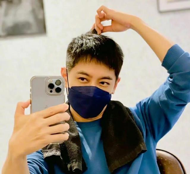 林志颖|内地工人救了林志颖？林志颖被抬上担架现场照曝光，救护车没停留