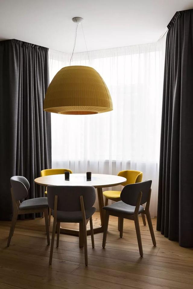 木纹风格的时尚小公寓,室内设计装修超实用且大气